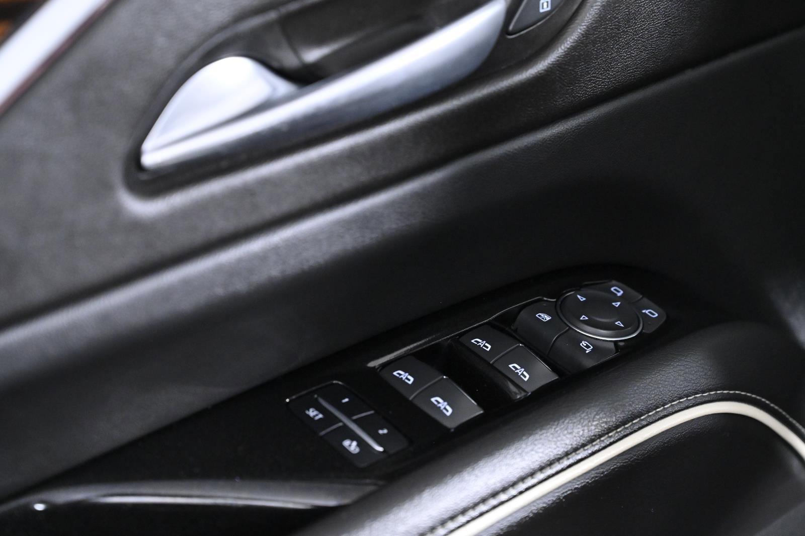 Used 2021 Cadillac Escalade Premium Luxury image 28