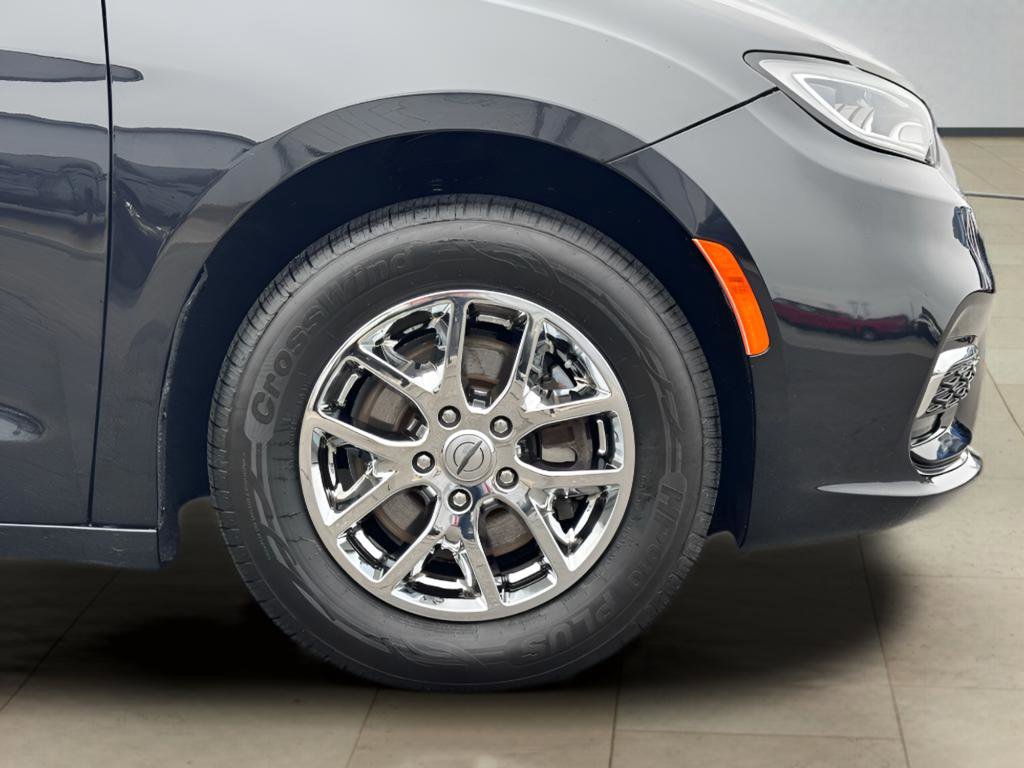 Used 2022 Chrysler Pacifica Touring-L FWD image 40