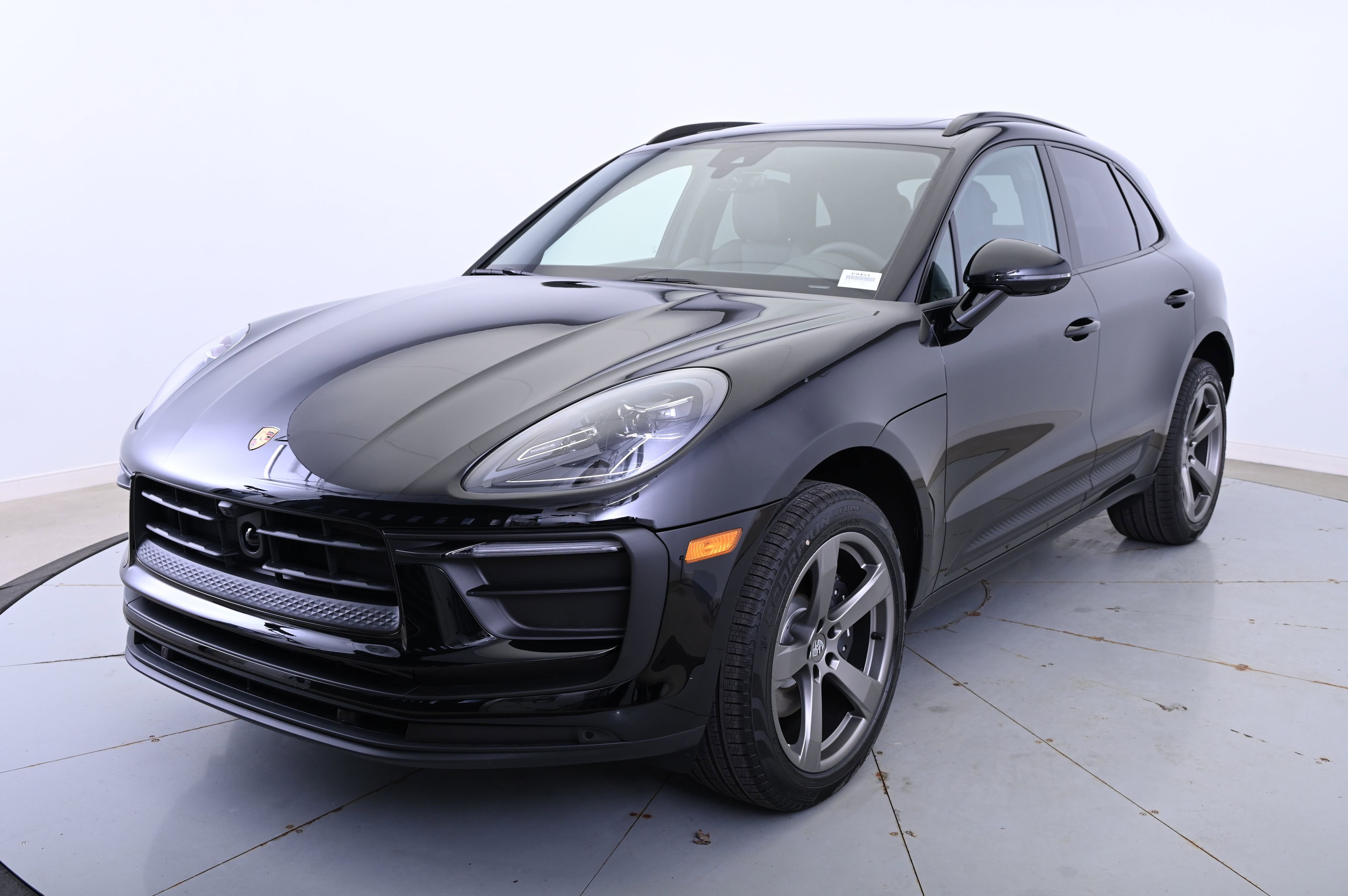 Certified 2025 Porsche Macan video 1