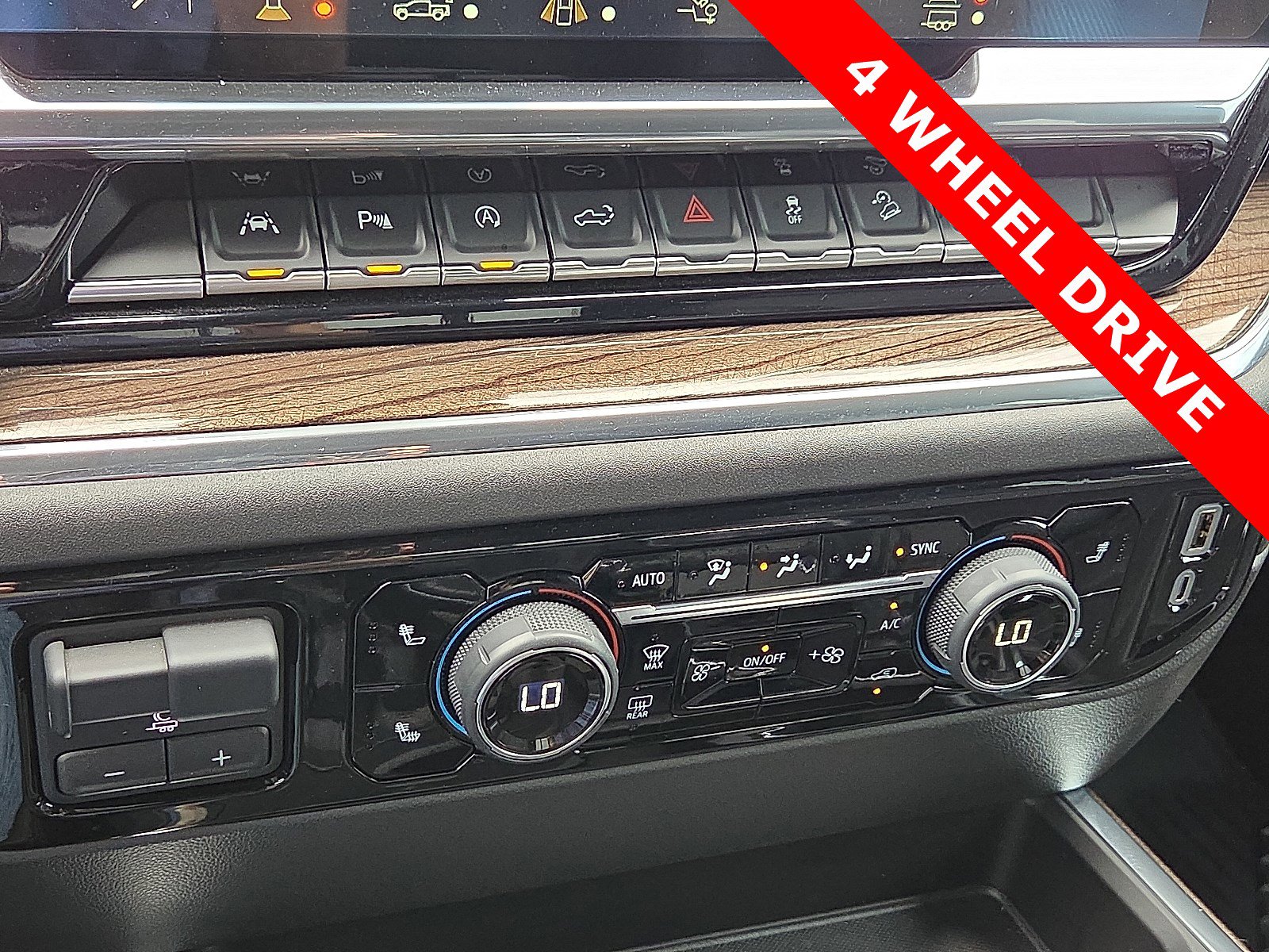 Used 2024 Chevrolet Silverado 1500 LT Trail Boss w/ LT Trail Boss Premium Package image 19