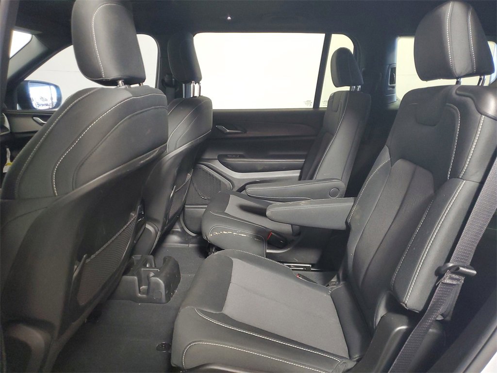 Used 2024 Jeep Grand Cherokee L Laredo image 22