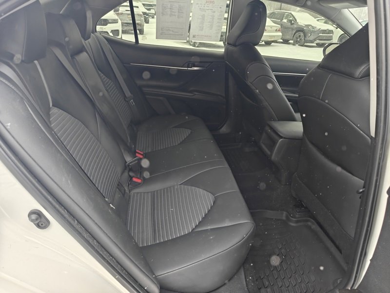 Used 2024 Toyota Camry SE image 16