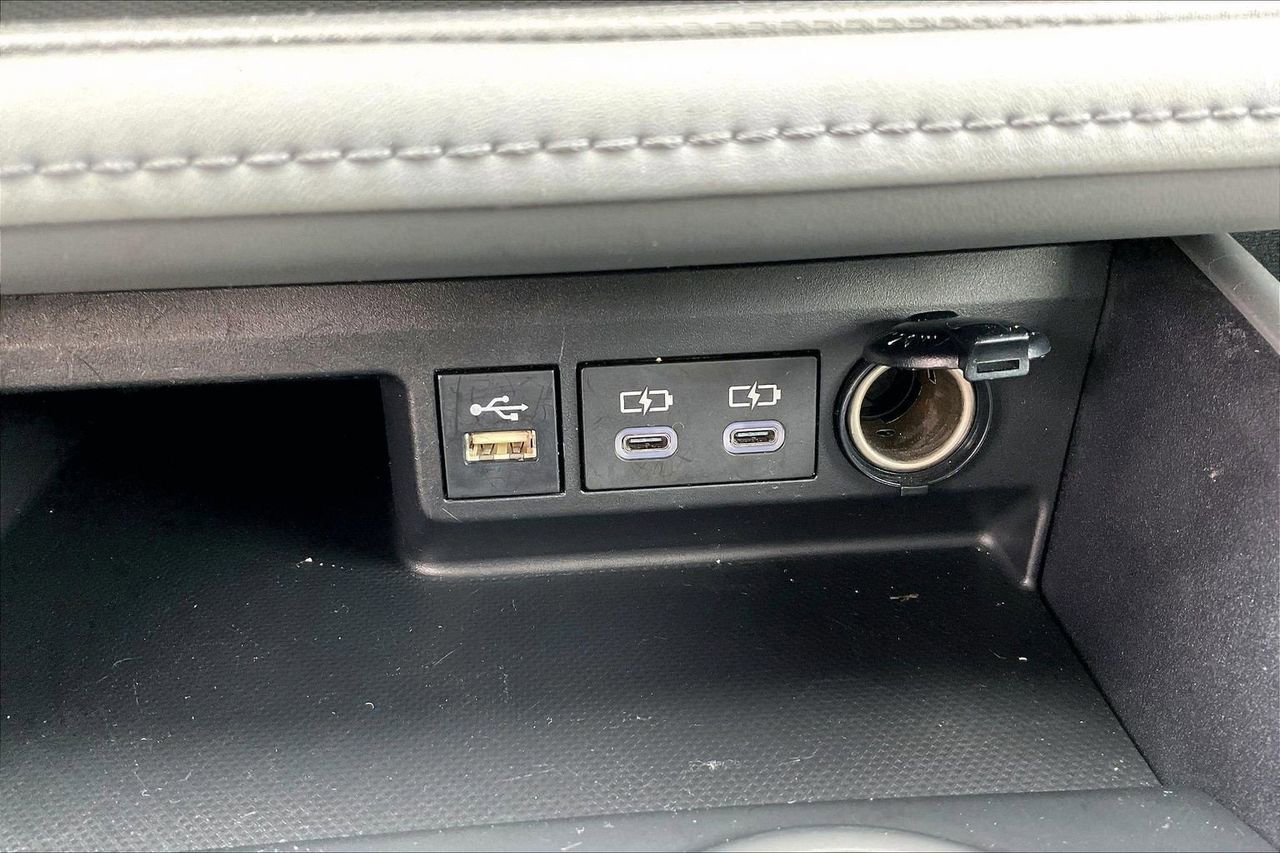 Used 2023 Toyota Highlander LE image 18