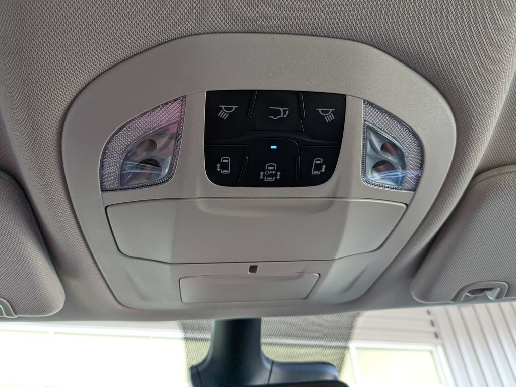 Used 2023 Chrysler Pacifica Touring-L AWD/4WD image 21