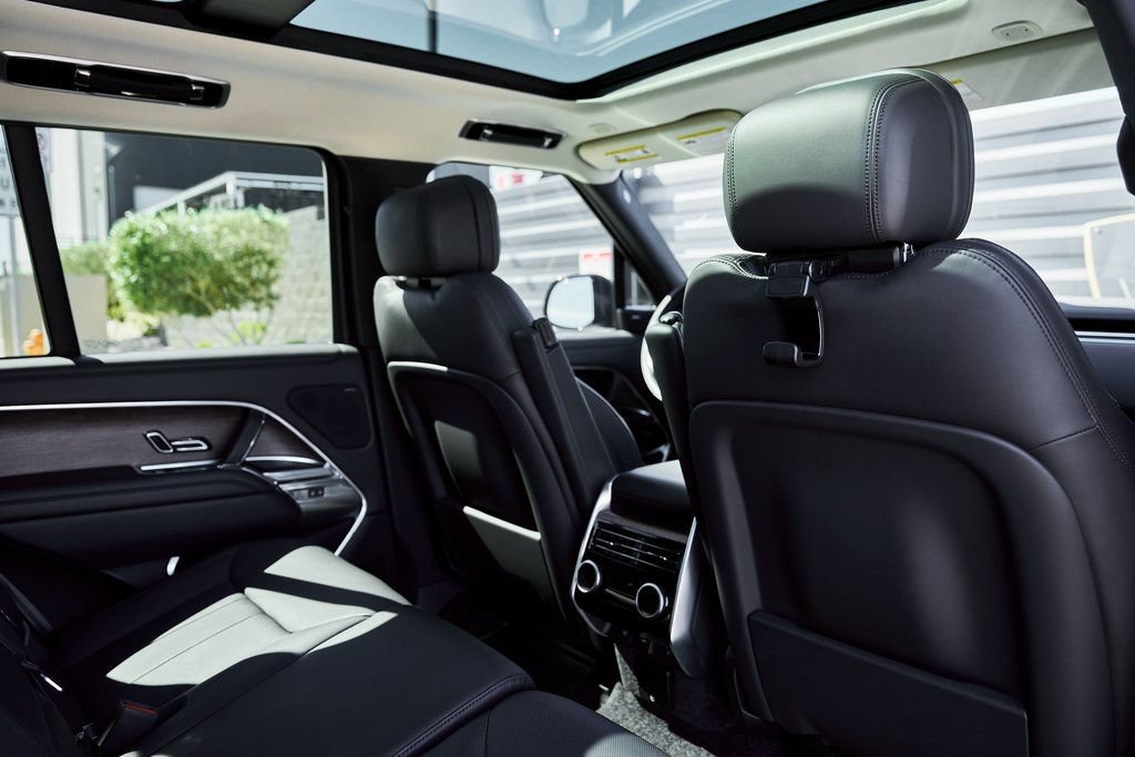 Used 2024 Land Rover Range Rover SE AWD/4WD image 37