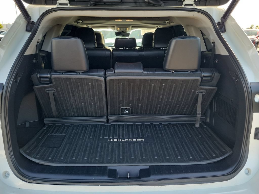 Used 2021 Toyota Highlander XLE FWD image 26