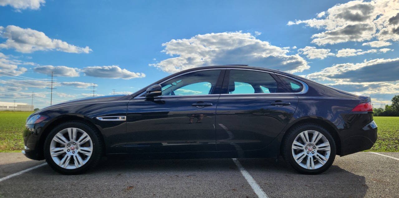 Used 2016 Jaguar XF Premium RWD image 2