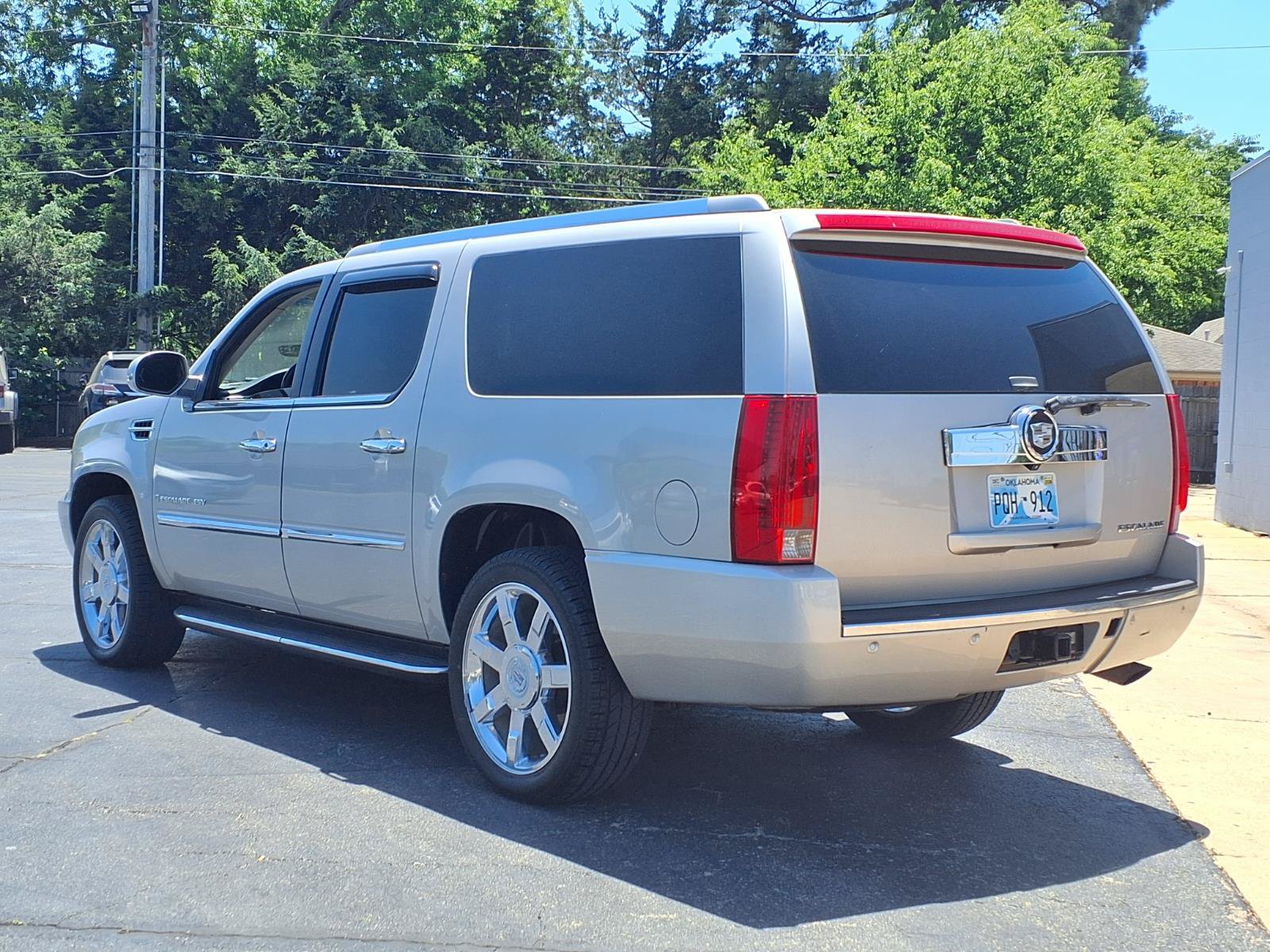 Used 2008 Cadillac Escalade ESV AWD image 3