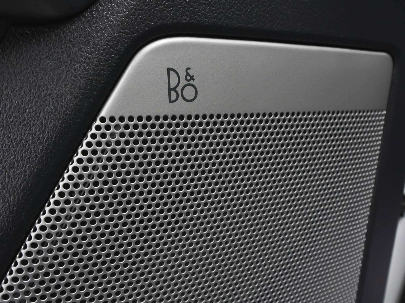 Used 2023 Ford F150 Lightning Lariat image 11