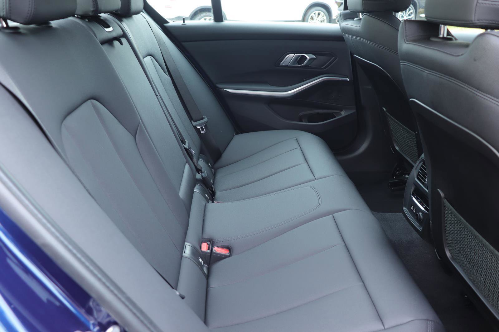 Used 2020 BMW 330i Sedan w/ Premium Package image 18