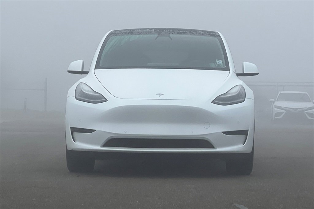Used 2022 Tesla Model Y Long Range image 11