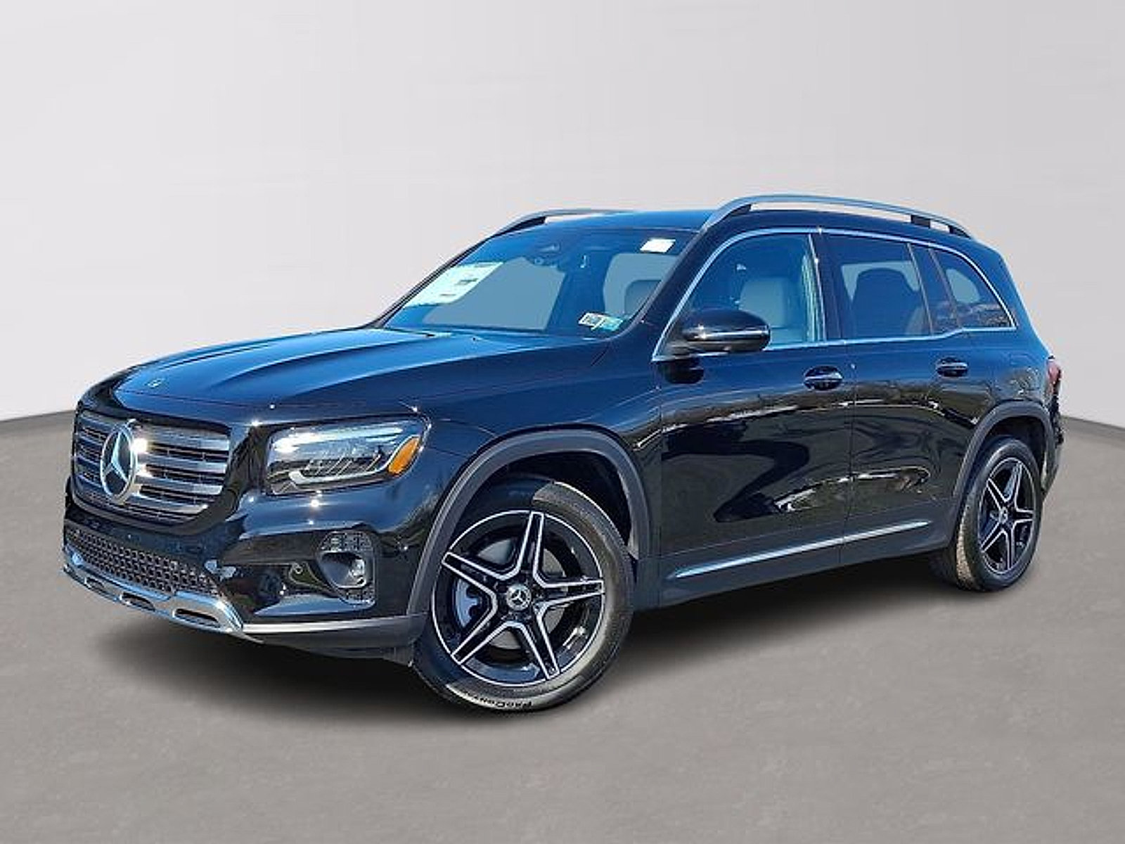 Used 2026 Mercedes-Benz GLB 250 4MATIC image 1