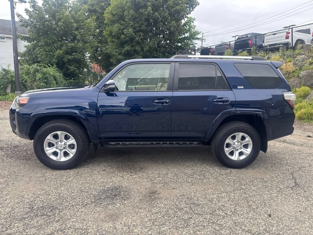 Used 2021 Toyota 4Runner SR5 Premium w/ Moonroof Package AWD/4WD image 3