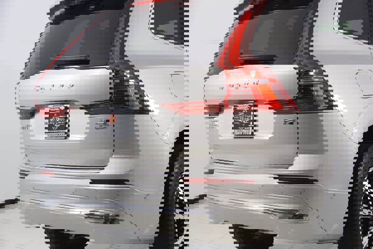 Used 2023 Volvo XC60 B5 Plus image 43