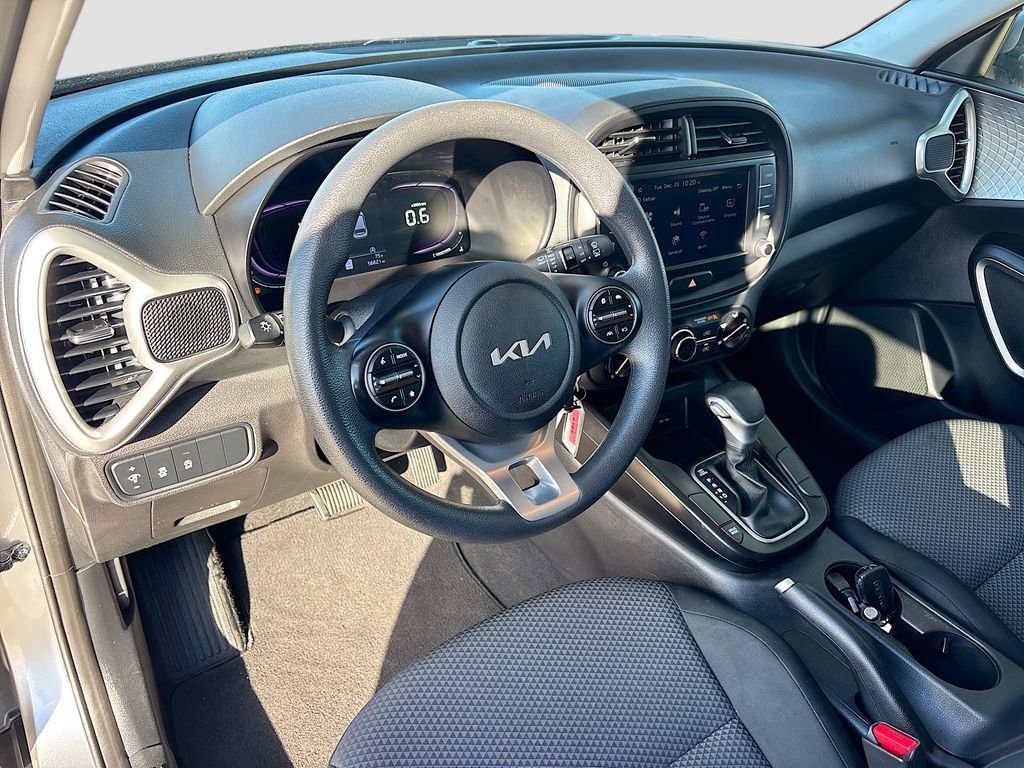 Used 2023 Kia Soul LX image 9