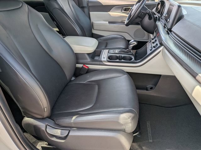 Used 2024 Kia Carnival LX image 33