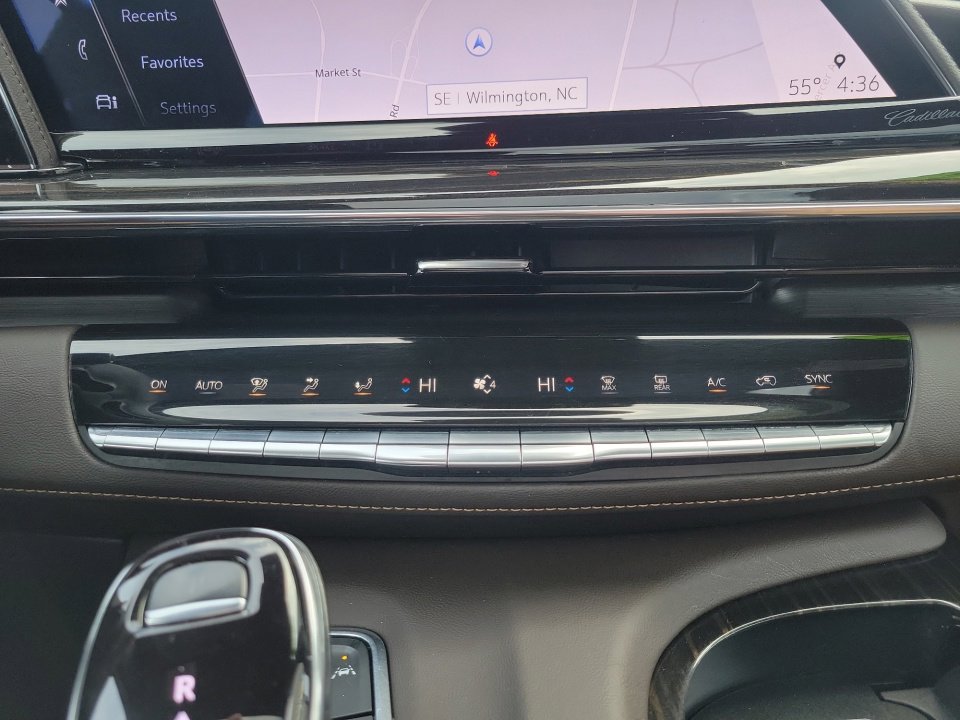 Used 2022 Cadillac Escalade Premium Luxury image 18