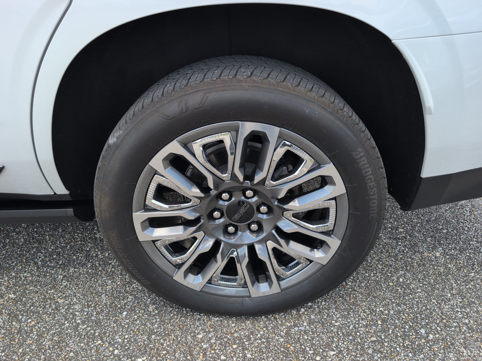 Used 2023 GMC Yukon Denali Ultimate AWD/4WD image 4