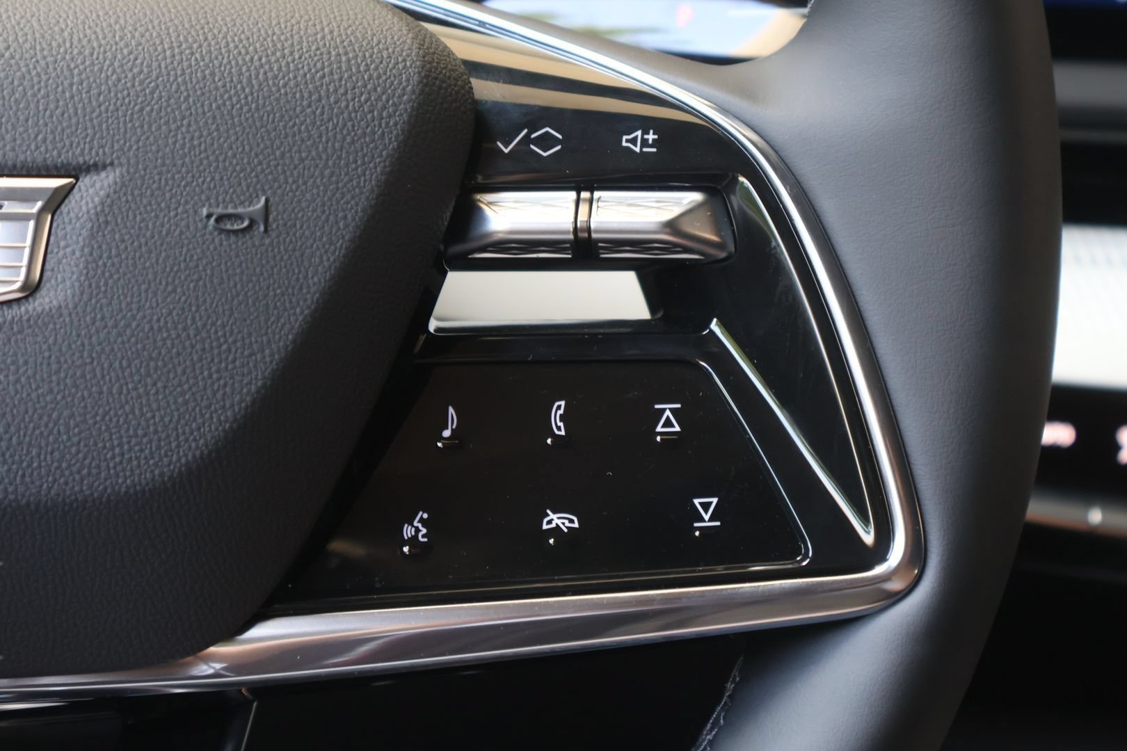New 2026 Cadillac Optiq Luxury 2 RWD image 21