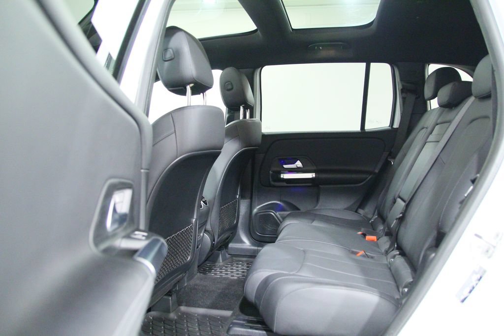 Used 2025 Mercedes-Benz GLB 250 4MATIC image 32