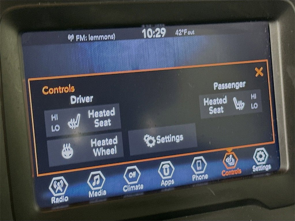 Used 2018 Jeep Renegade Latitude w/ Cold Weather Group image 23