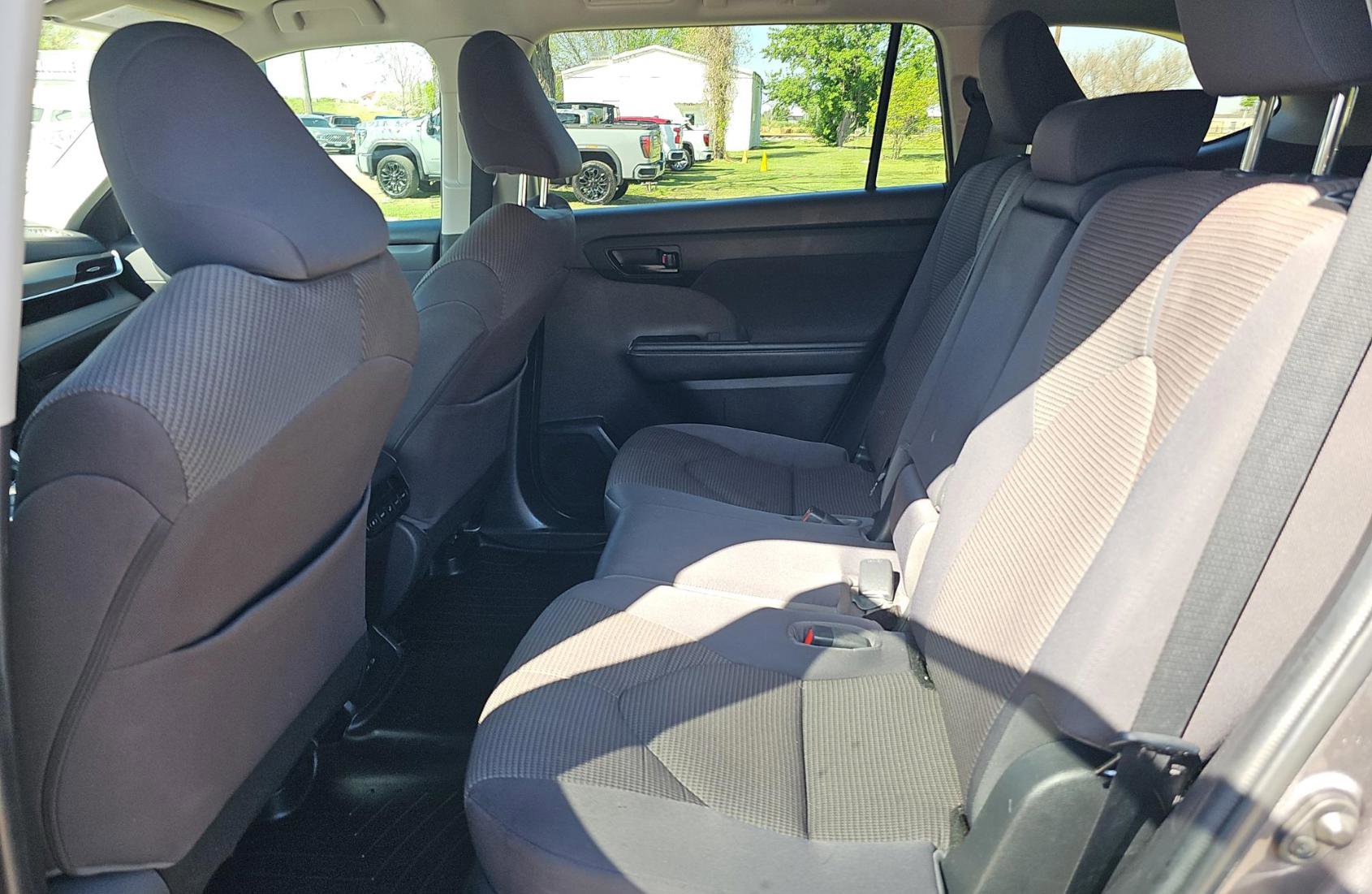 Used 2022 Toyota Highlander L AWD/4WD image 10