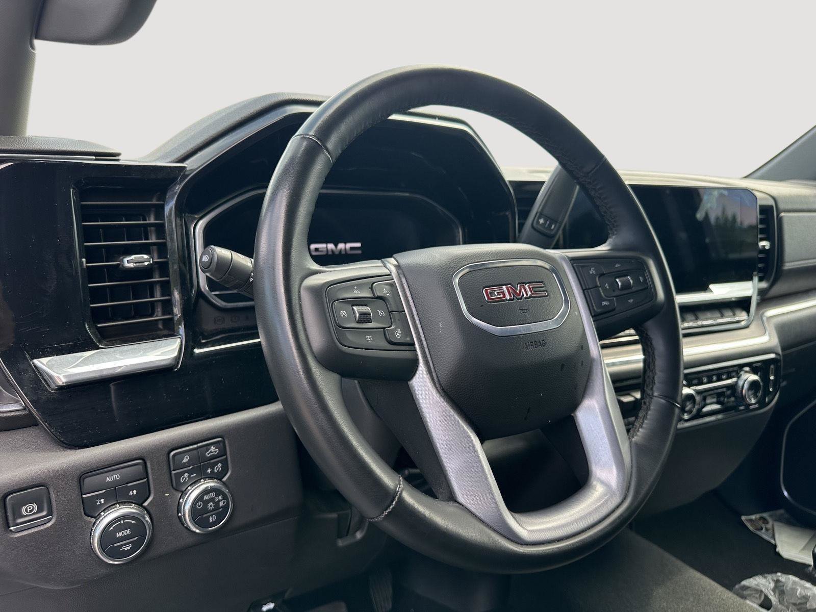 Used 2025 GMC Sierra 1500 SLT AWD/4WD image 11