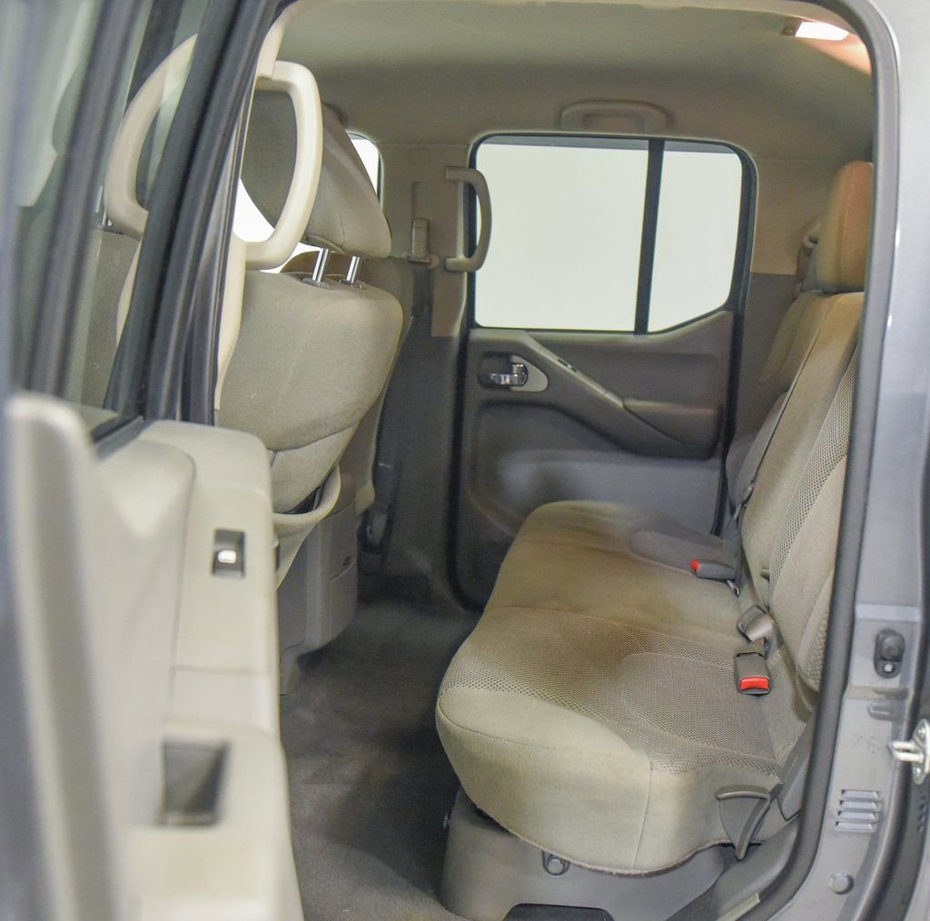 Used 2021 Nissan Frontier SV w/ Midnight Edition Floor Mats AWD/4WD image 4