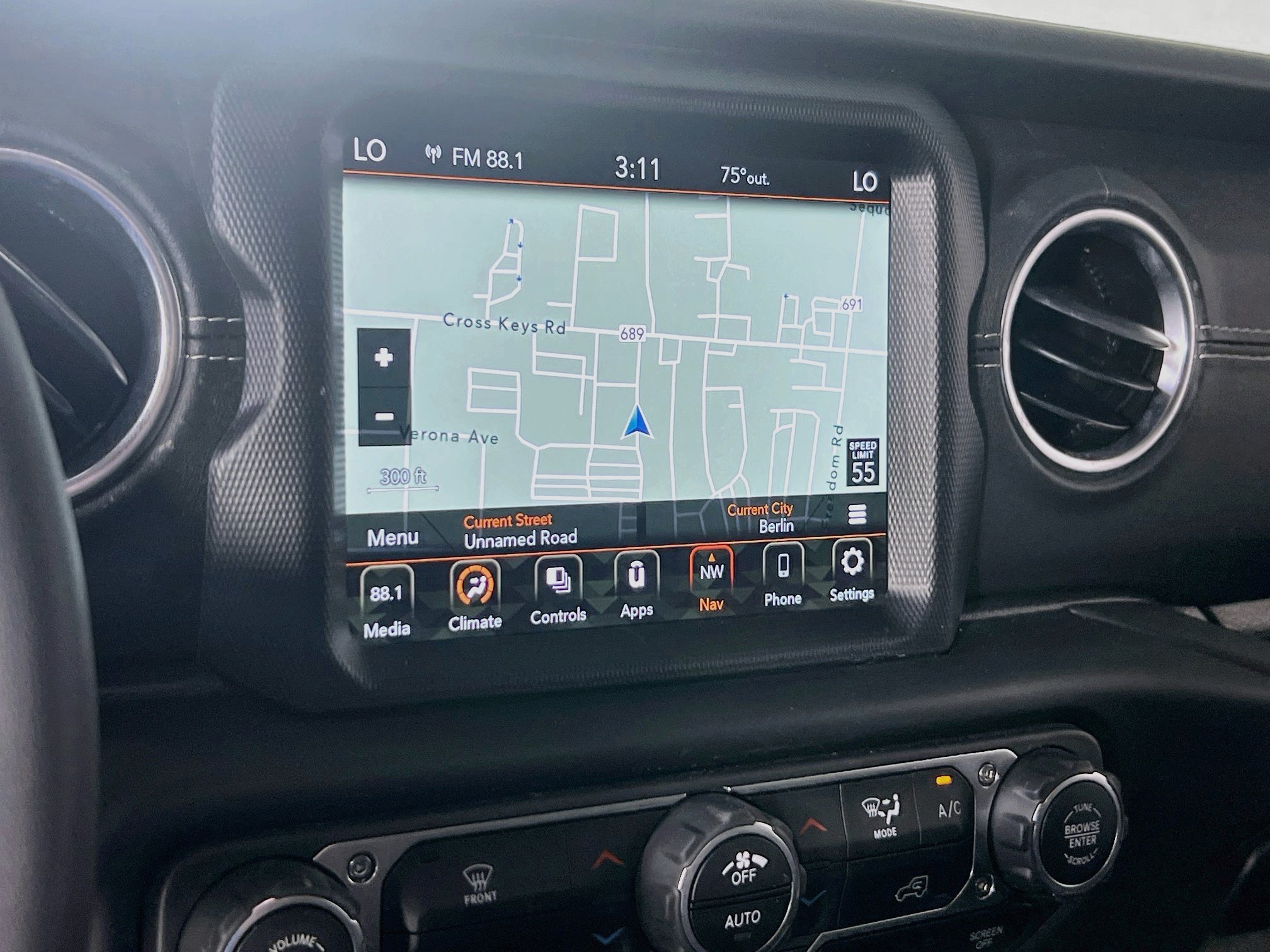 Used 2023 Jeep Wrangler Unlimited Sahara AWD/4WD image 13
