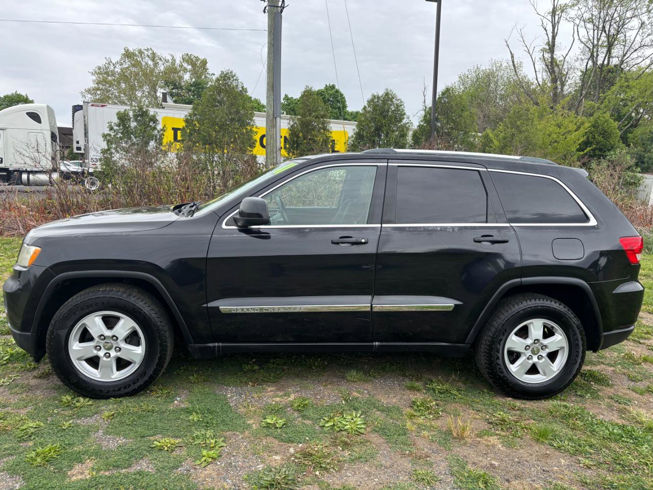 Used 2011 Jeep Grand Cherokee Laredo AWD/4WD image 8