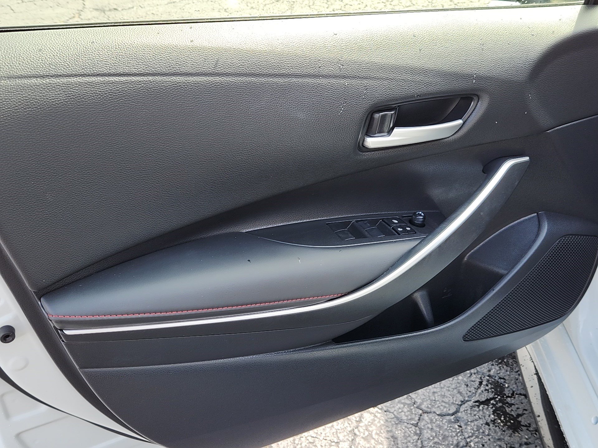 Certified 2024 Toyota Corolla SE w/ SE Package image 11