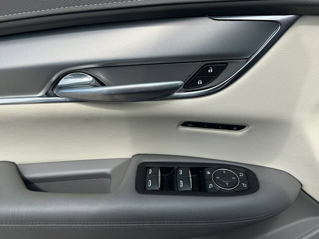 Used 2019 Cadillac XT5 Luxury FWD image 16