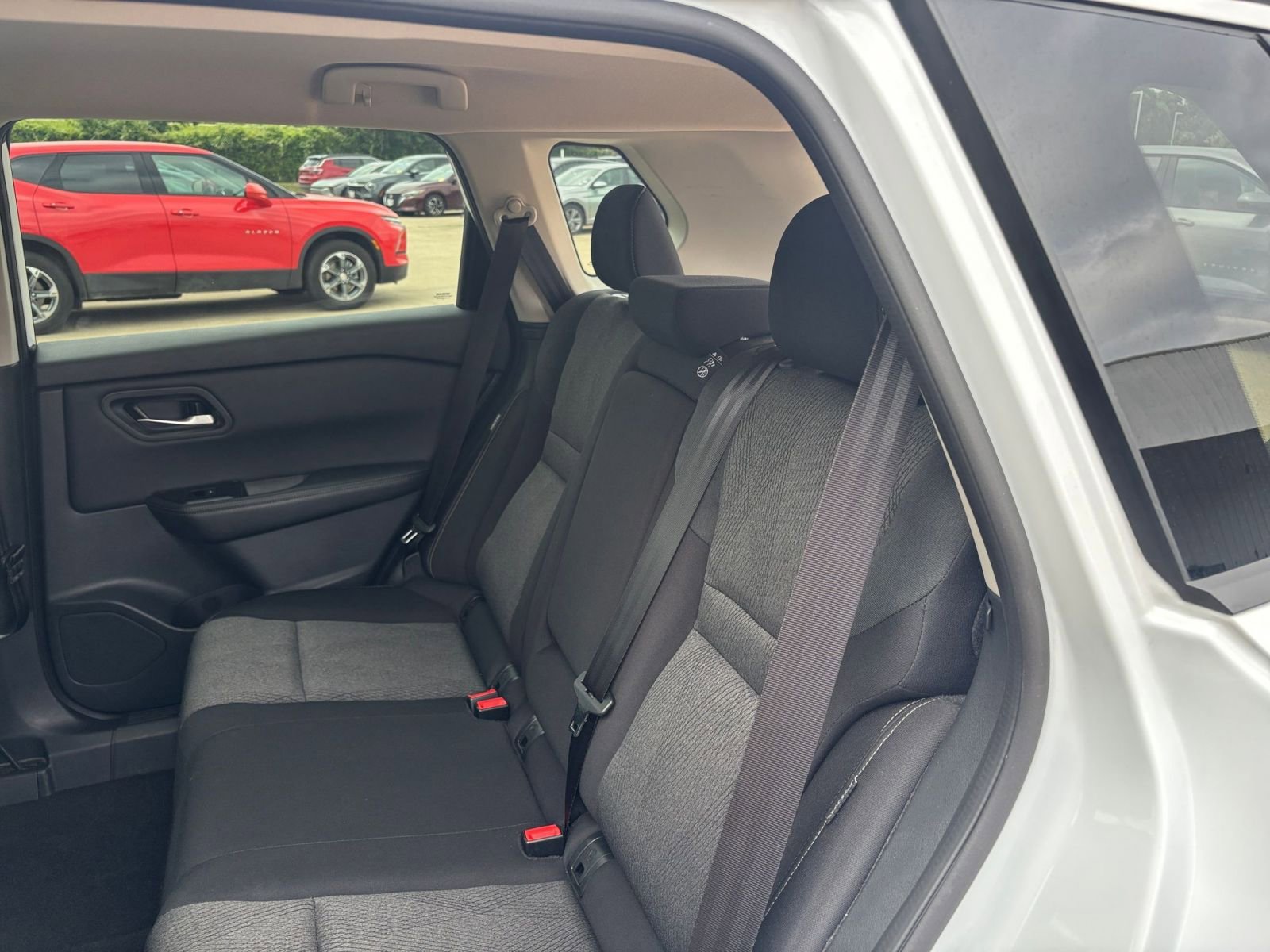 Used 2025 Nissan Rogue SV AWD/4WD image 37