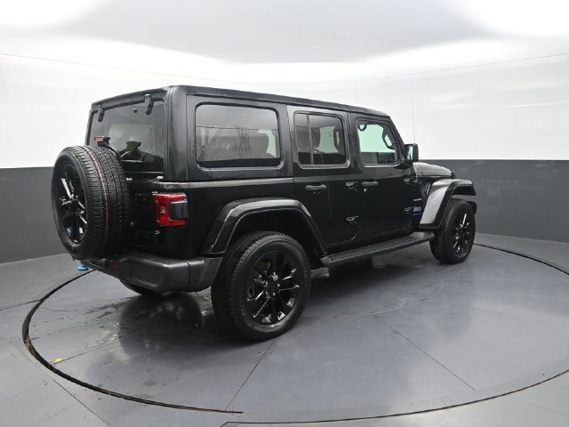 Used 2023 Jeep Wrangler Unlimited Sahara w/ Cold Weather Group AWD/4WD image 9