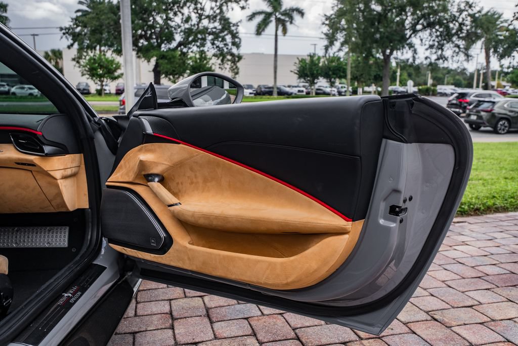 Used 2022 Ferrari Roma RWD image 35