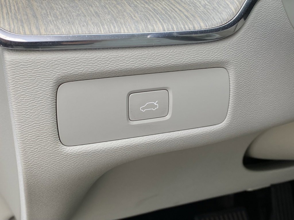 Used 2023 Volvo XC60 B5 Plus w/ Protection Package Premier image 10