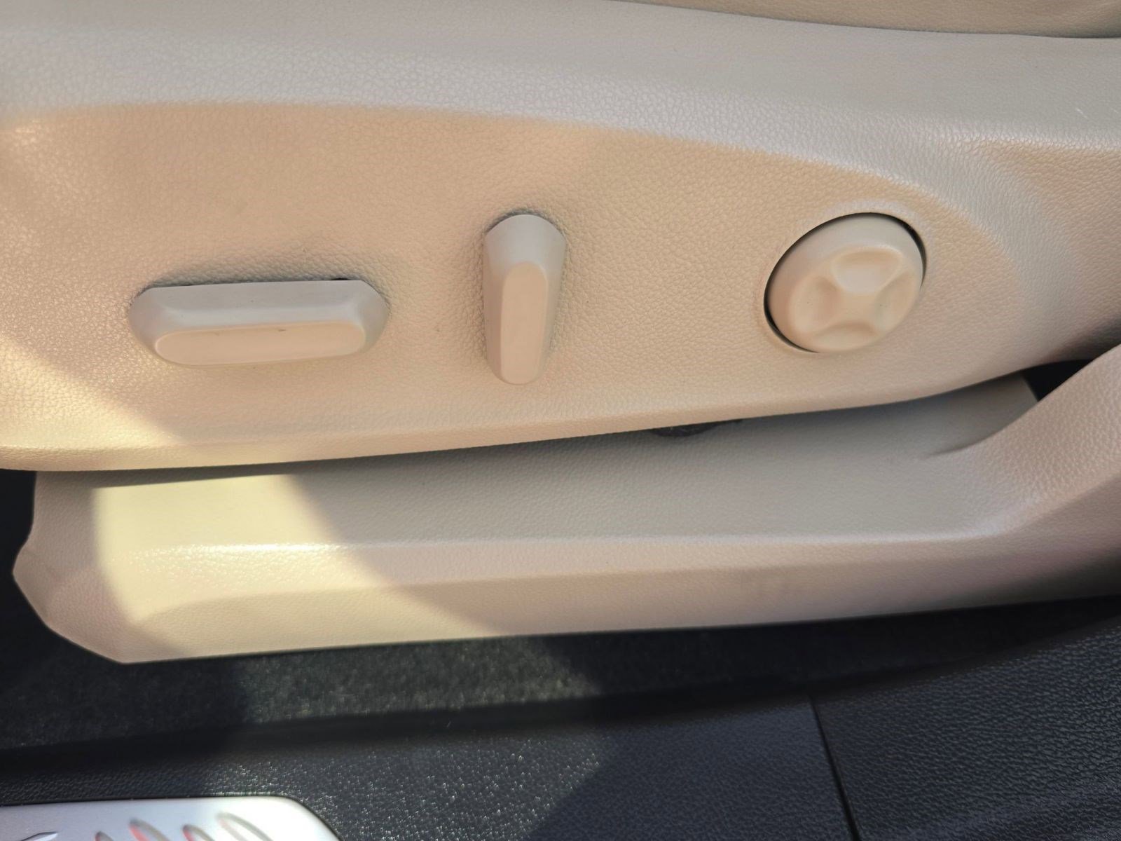 Used 2017 Buick Envision Essence image 12