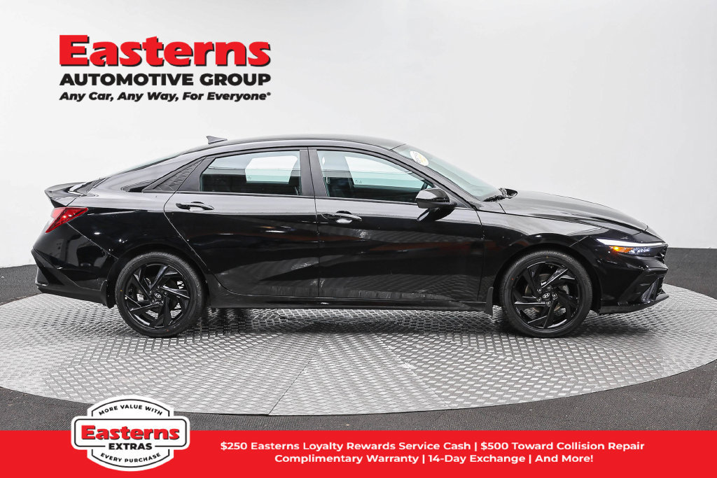 Used 2026 Hyundai Elantra Sport FWD image 5