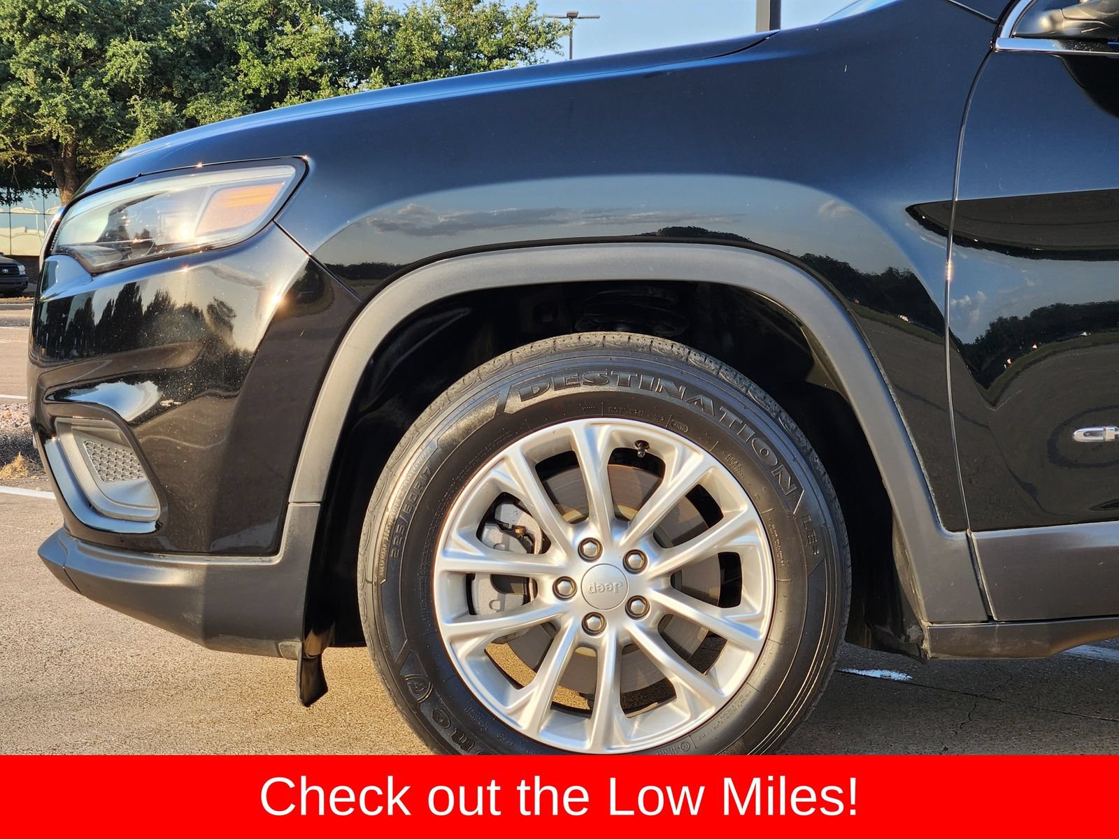 Used 2019 Jeep Cherokee Latitude w/ Popular Appearance Group FWD image 8