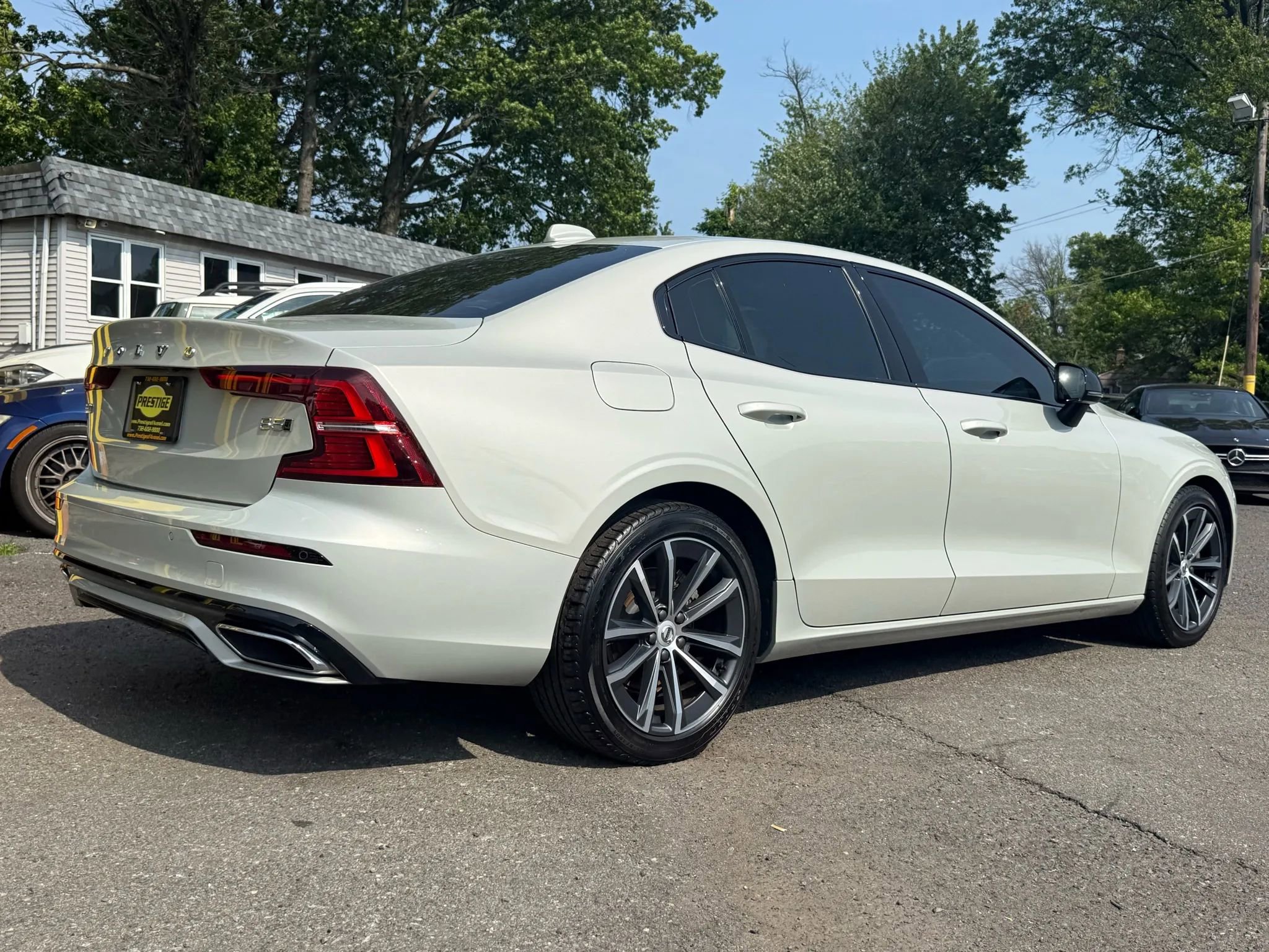 Used 2022 Volvo S60 B5 Momentum image 6