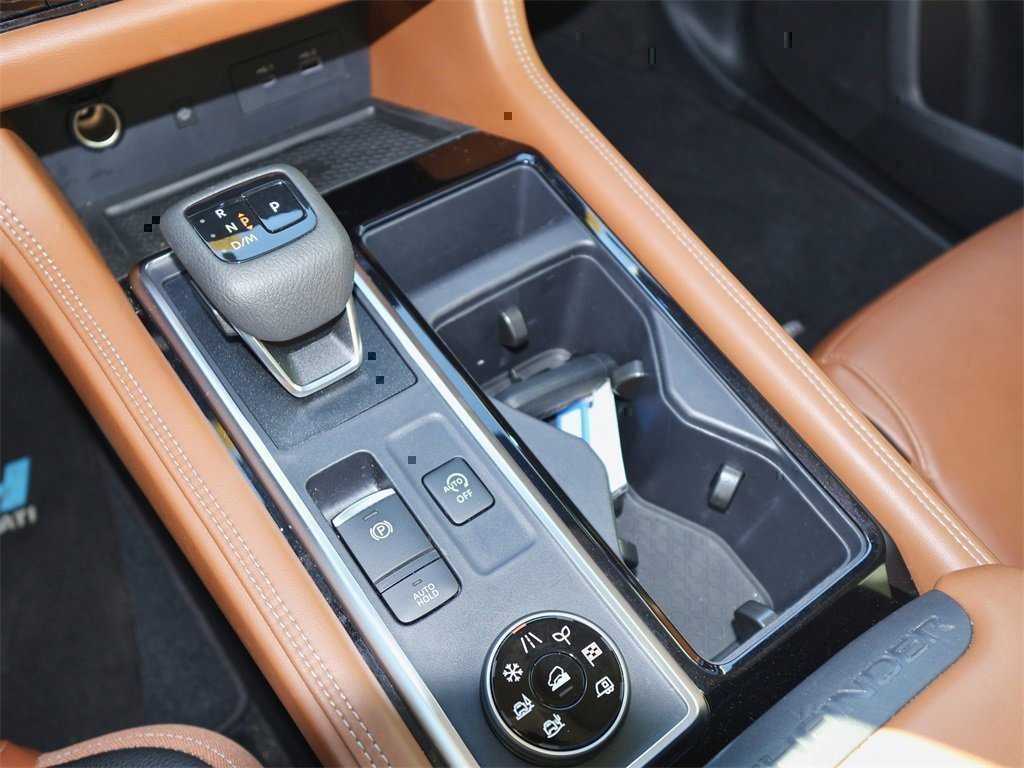 Used 2023 Nissan Pathfinder Platinum w/ Cargo Package image 30