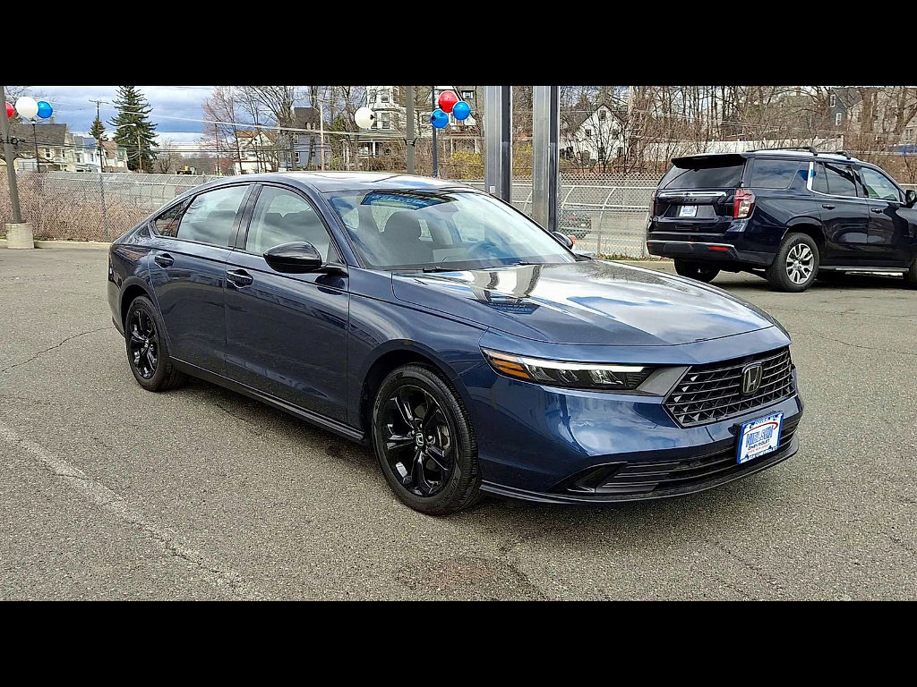 Used 2025 Honda Accord SE image 2