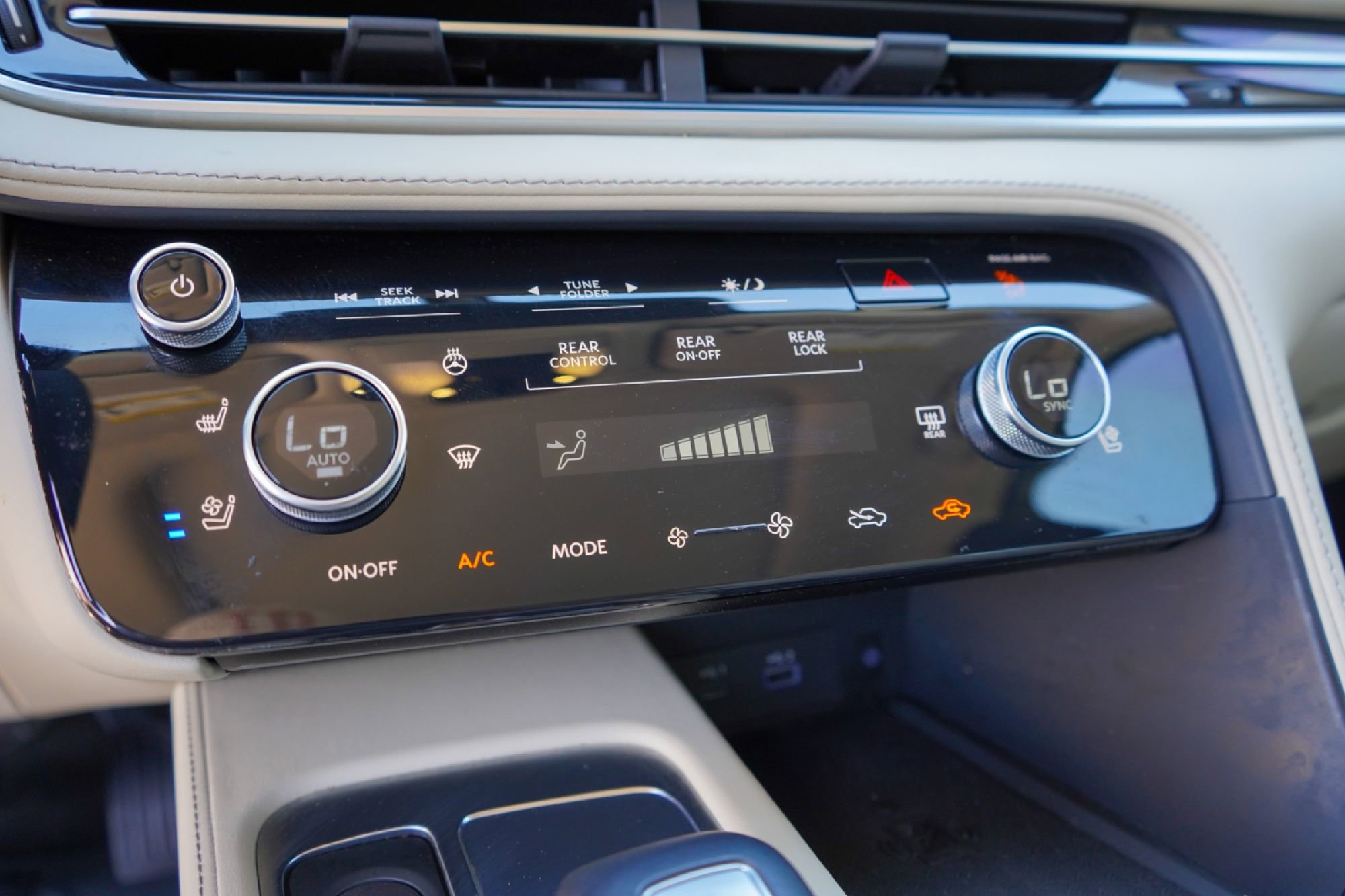 Certified 2023 INFINITI QX60 Luxe w/ Performance Audio Package image 17