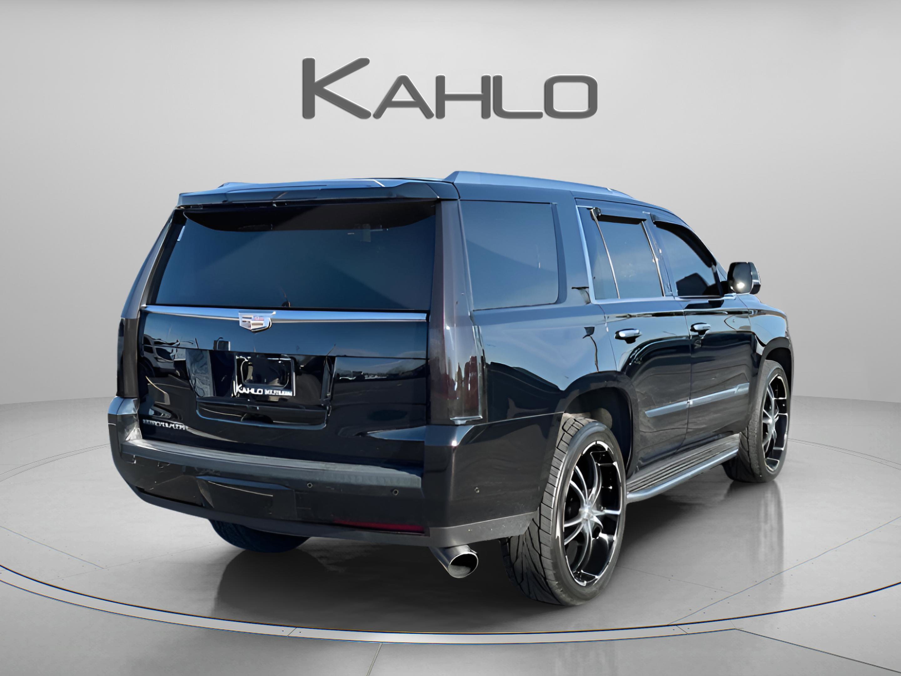 Used 2017 Cadillac Escalade Luxury image 4