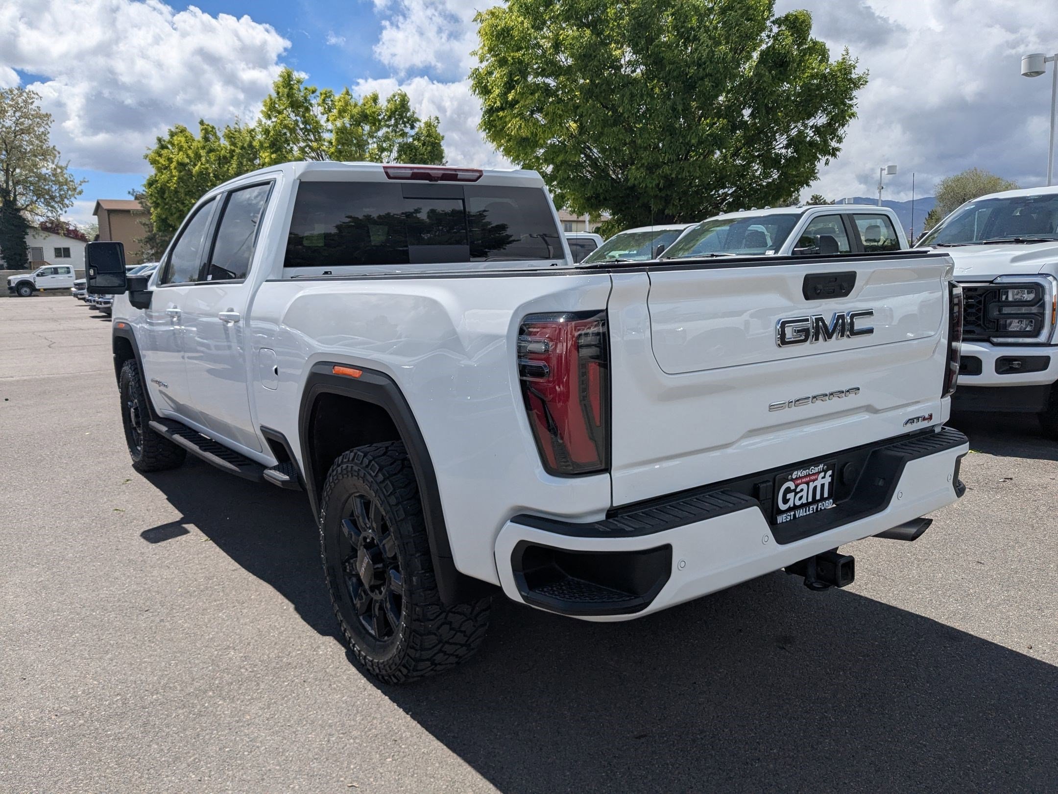 Used 2025 GMC Sierra 3500 AT4 w/ AT4 Preferred Package AWD/4WD image 9
