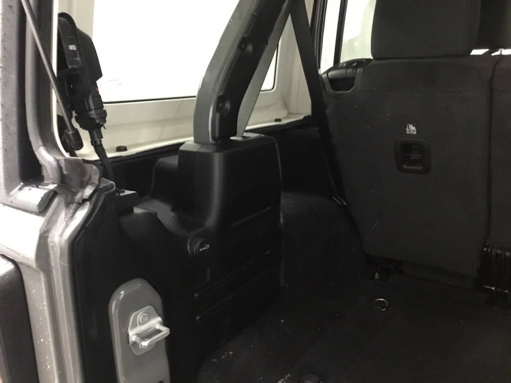 Used 2022 Jeep Wrangler Unlimited Sport AWD/4WD image 18