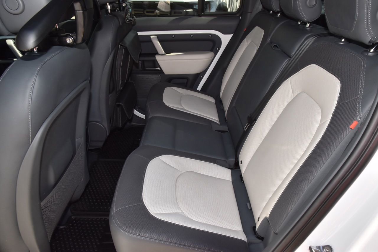 Used 2023 Land Rover Defender 110 X-Dynamic SE image 14