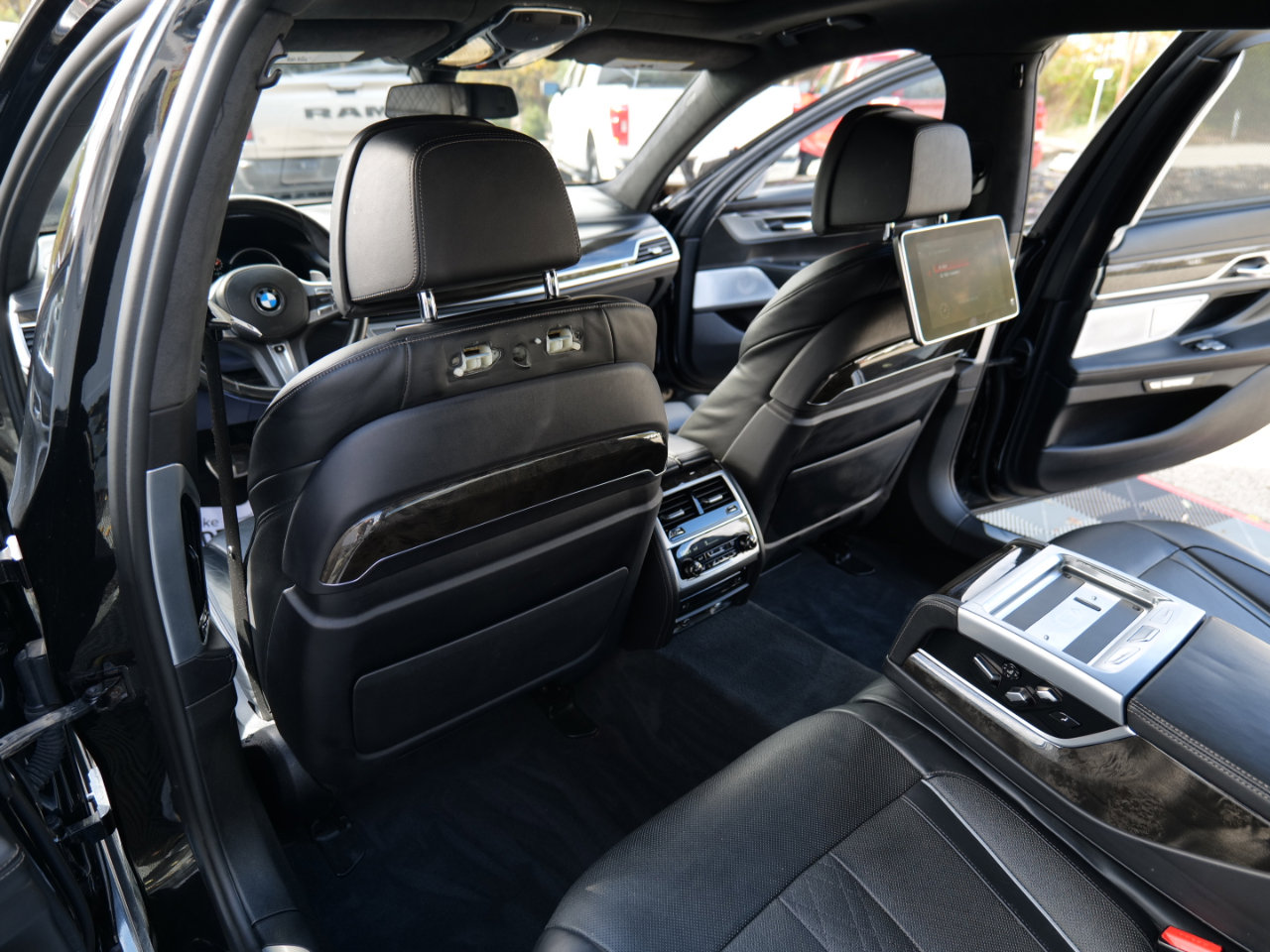 Used 2018 BMW M760i xDrive image 49