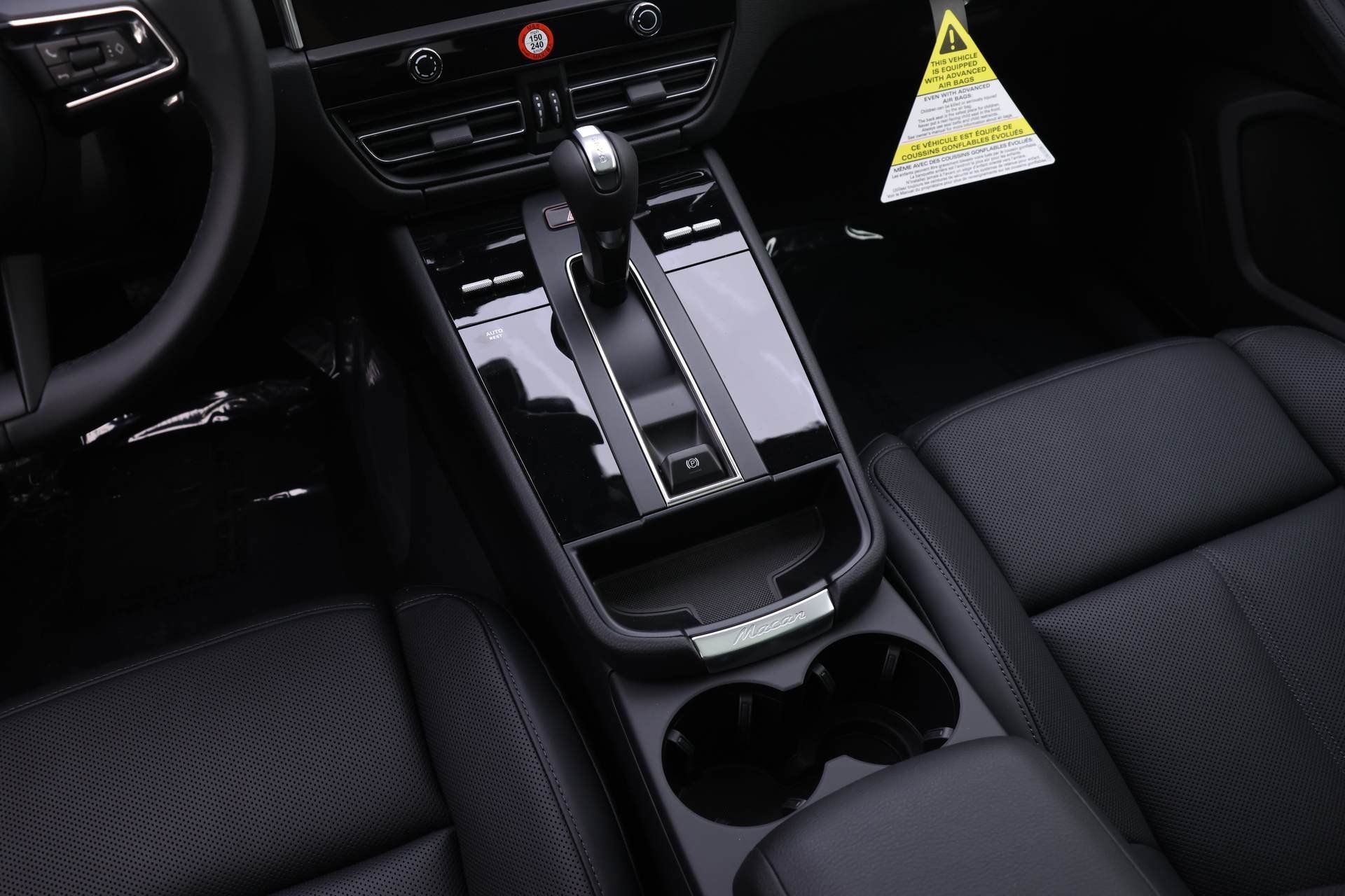 Used 2025 Porsche Macan image 18