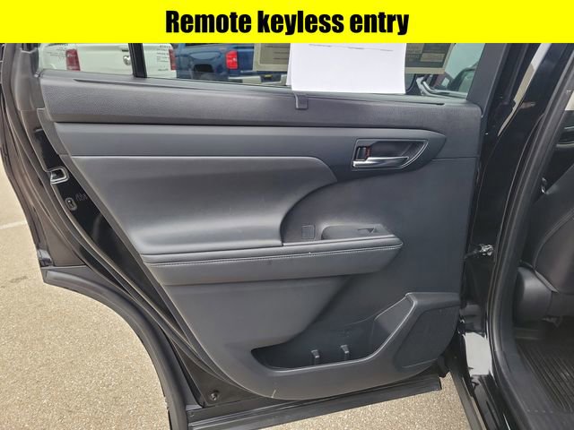 Used 2021 Toyota Highlander XLE image 15